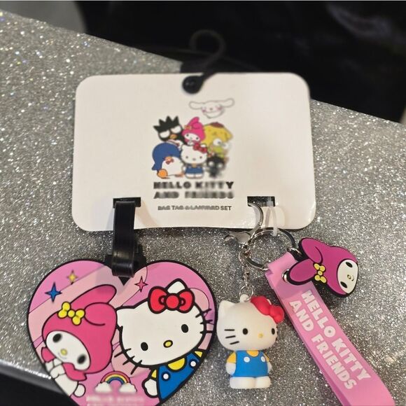 Hello Kitty & Friends My Melody & Hello Kitty Heart Bag Tag & Lanyard Set - Picture 7 of 8